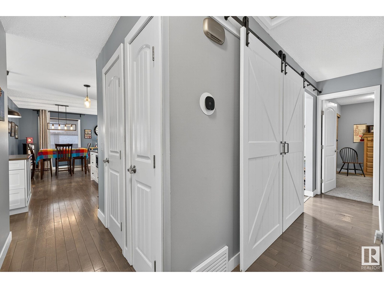 Property at 42 GREENBRIER CR NW image 3