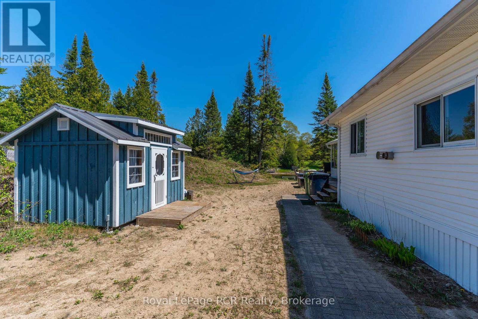 31 Sog-Je-Wa-Sa Drive, Native Leased Lands, Ontario  N0H 2G0 - Photo 23 - X12156821