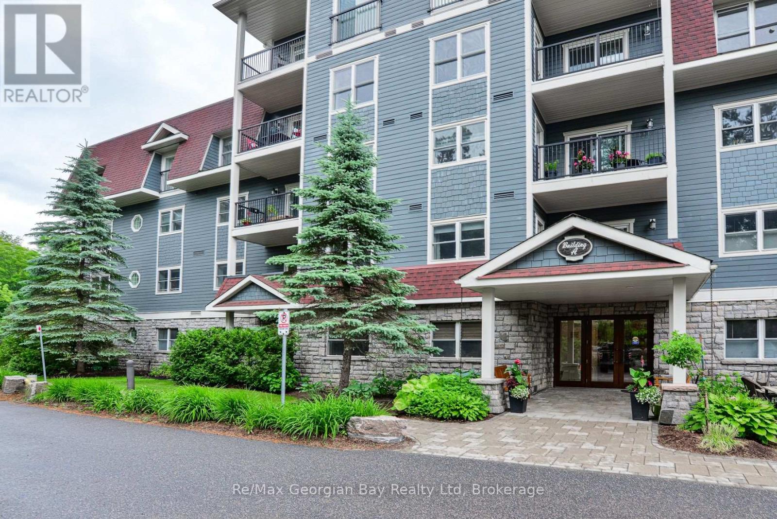 206a - 10a Kimberley Avenue, Bracebridge, Ontario  P1L 0A4 - Photo 2 - X12156693