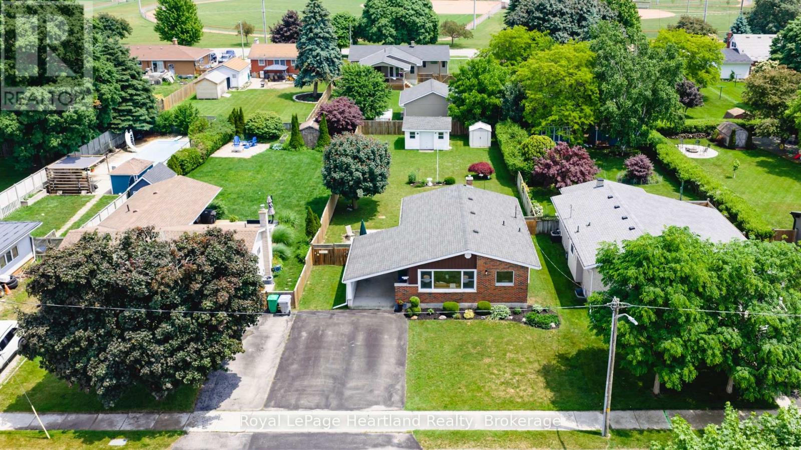 191 Wellington Street S, Goderich, Ontario  N7A 3T6 - Photo 2 - X12250282