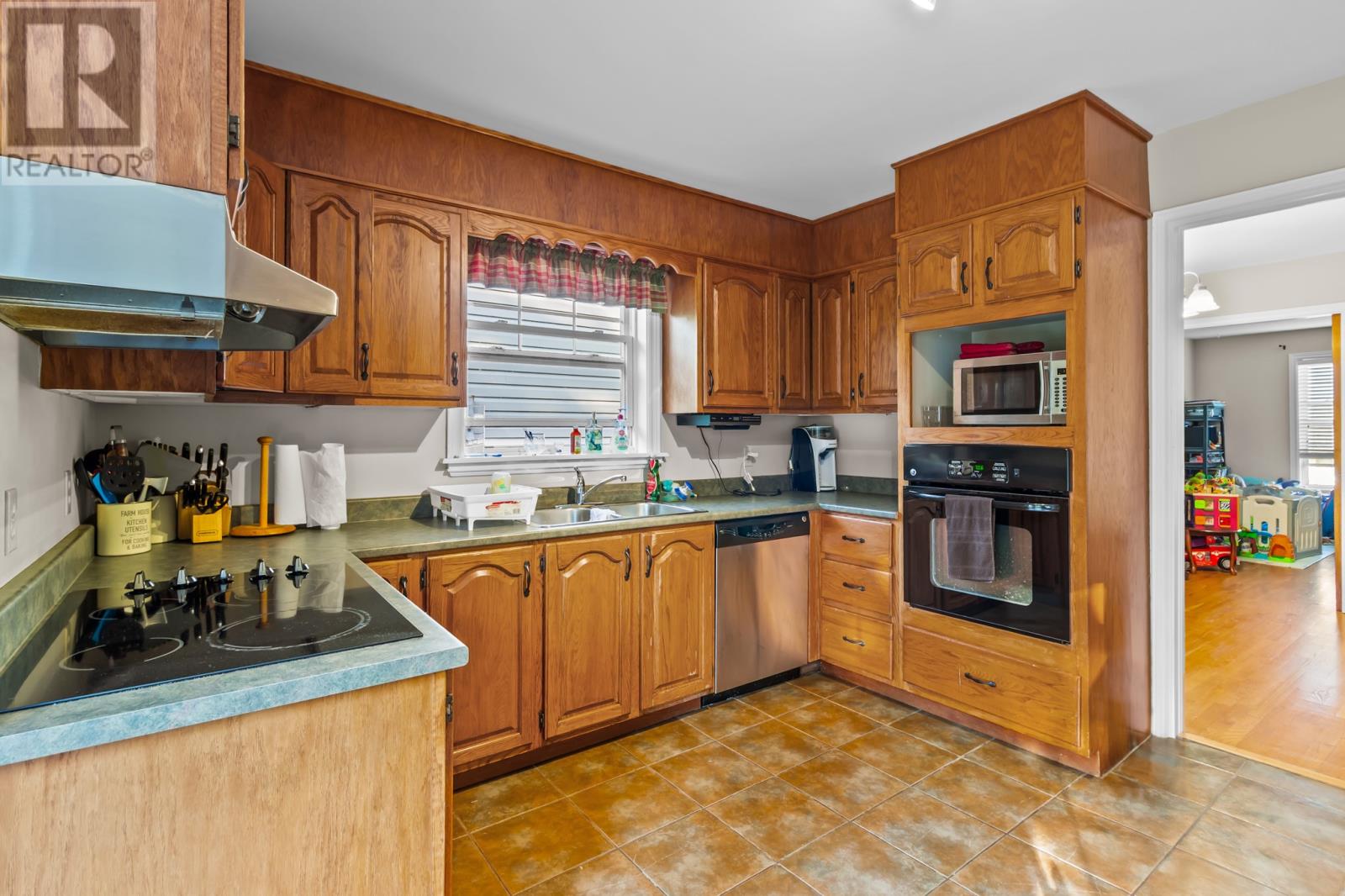 Property at 6 Bellevue Crescent image 5