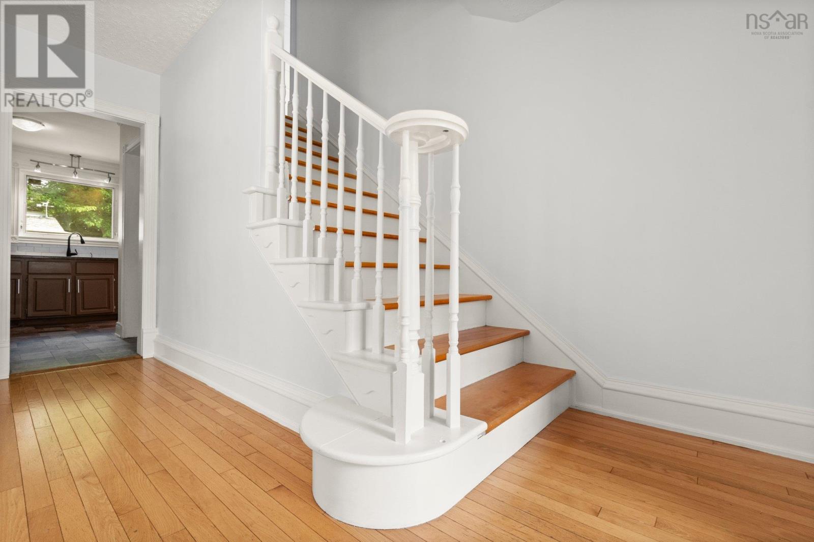 Property at 27 Sunnybrae Avenue image 2