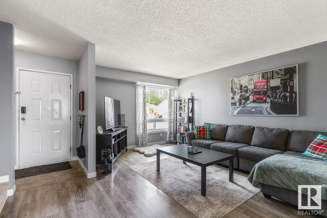 Property at 4703 32 AV NW image 2