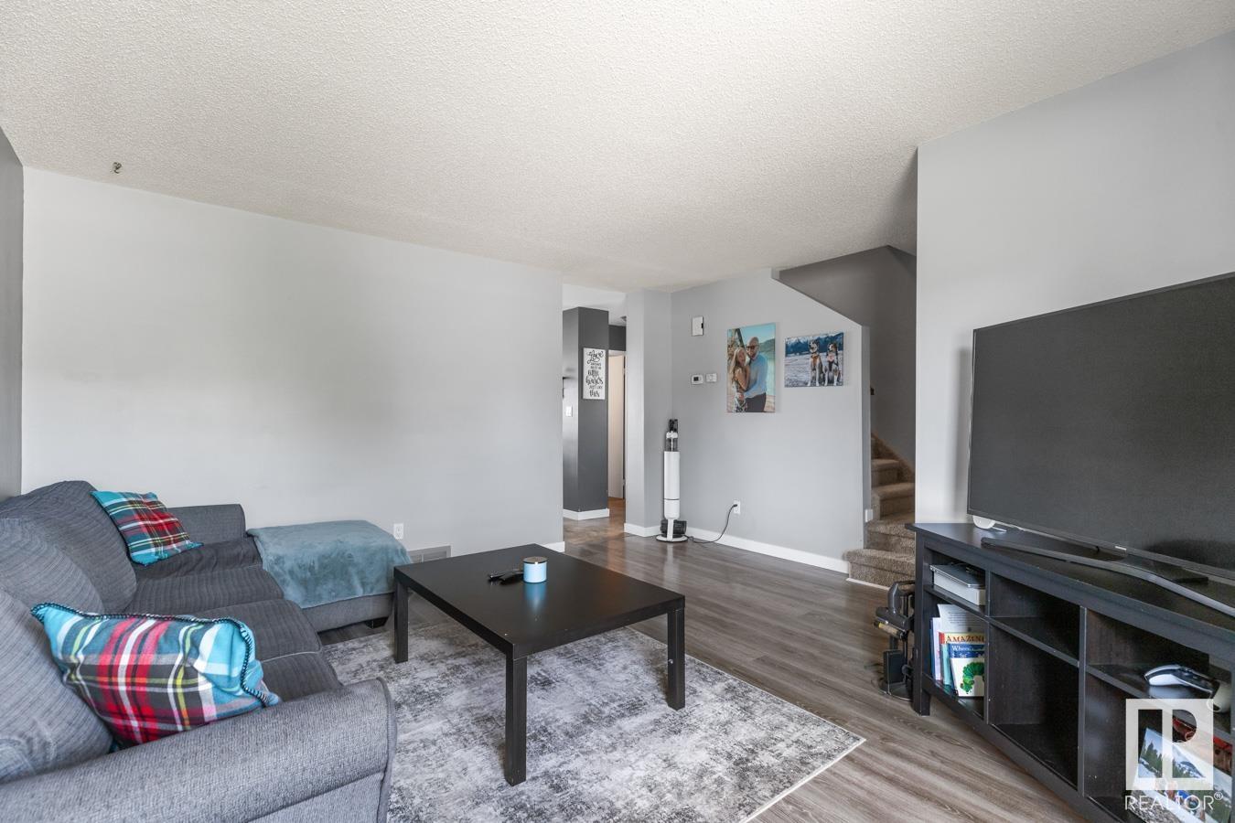 Property at 4703 32 AV NW image 3