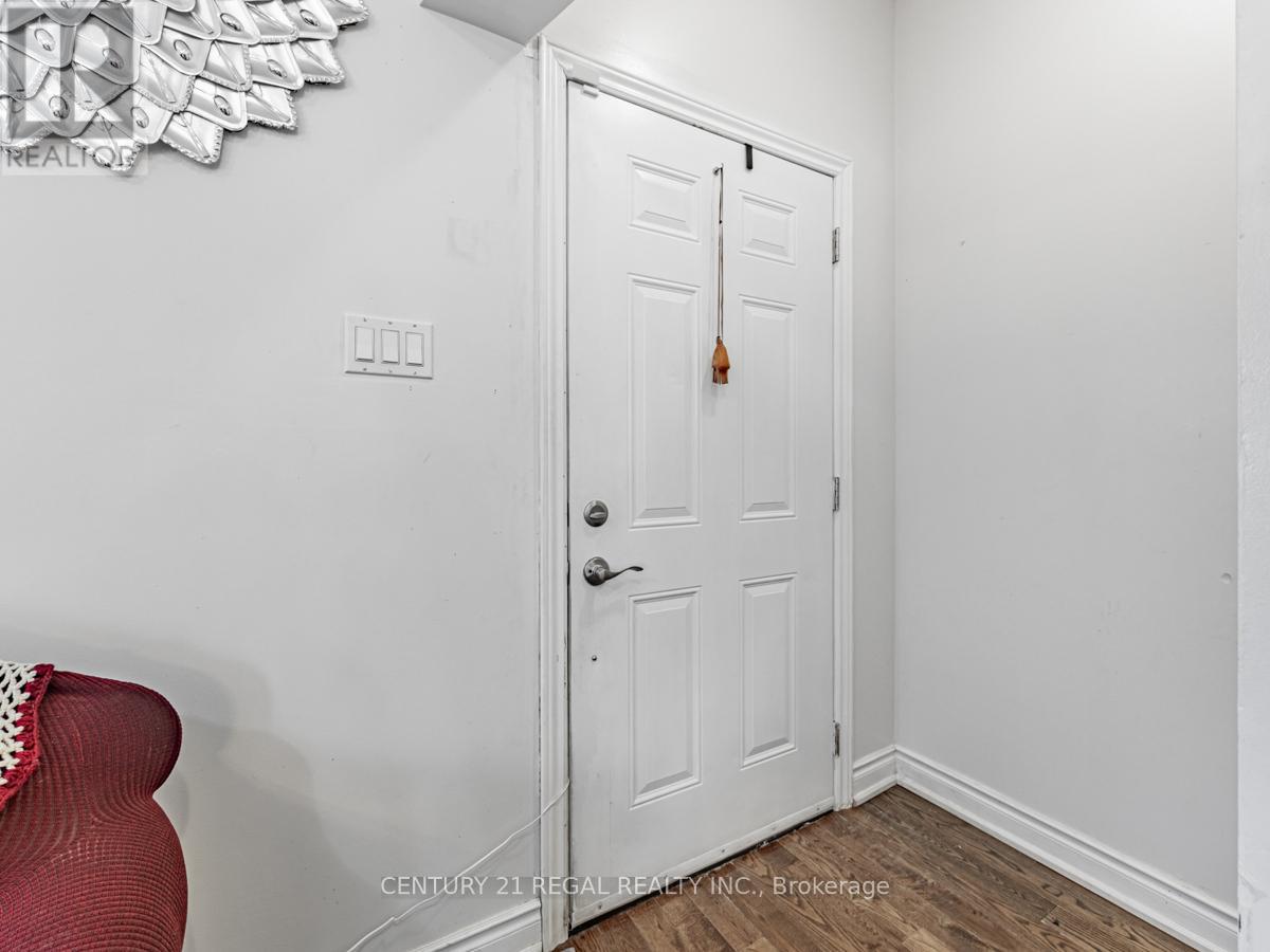 Property at 160 BRUCE STREET image 5