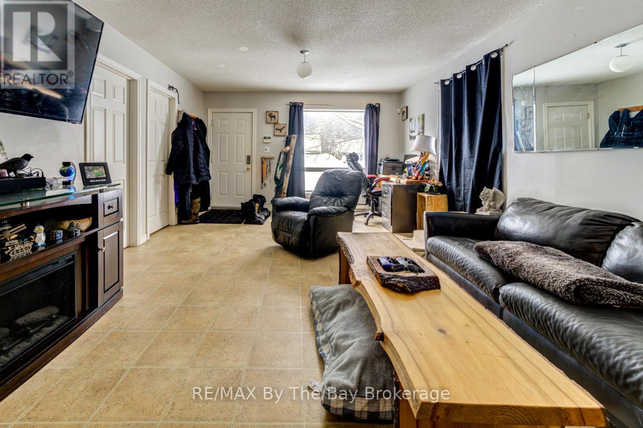 701 River Road E, Wasaga Beach, Ontario  L9Z 2M3 - Photo 8 - S11998132
