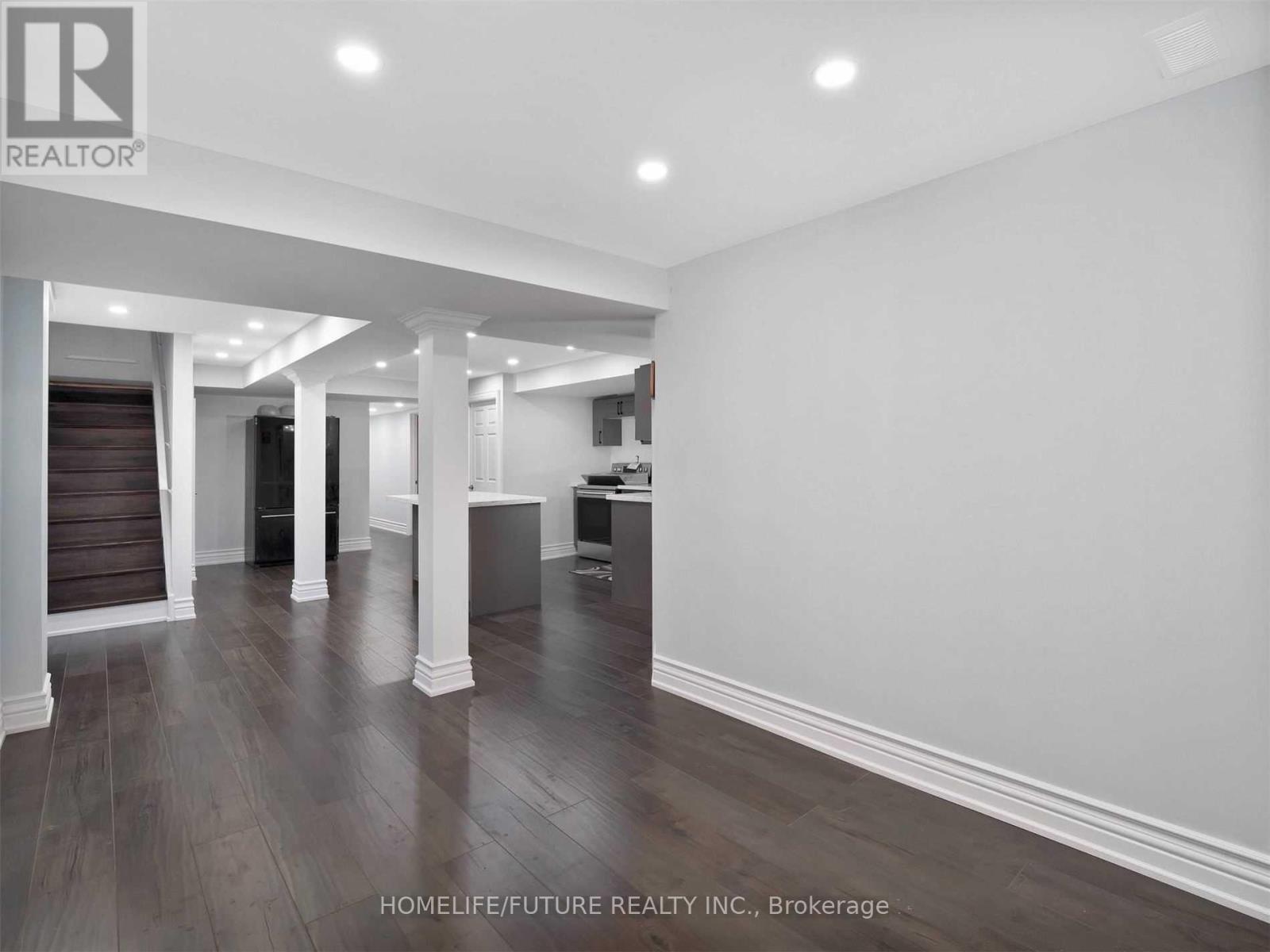 33 Retreat Boulevard, Vaughan, Ontario  L4H 0C1 - Photo 2 - N12250361