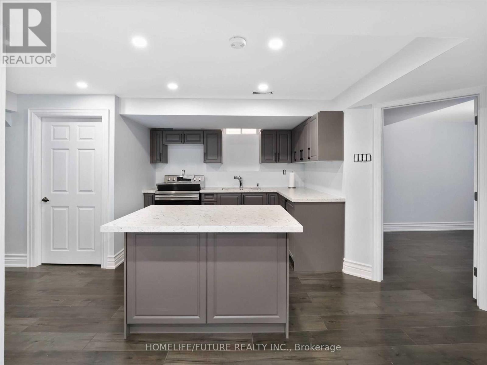 33 Retreat Boulevard, Vaughan, Ontario  L4H 0C1 - Photo 4 - N12250361