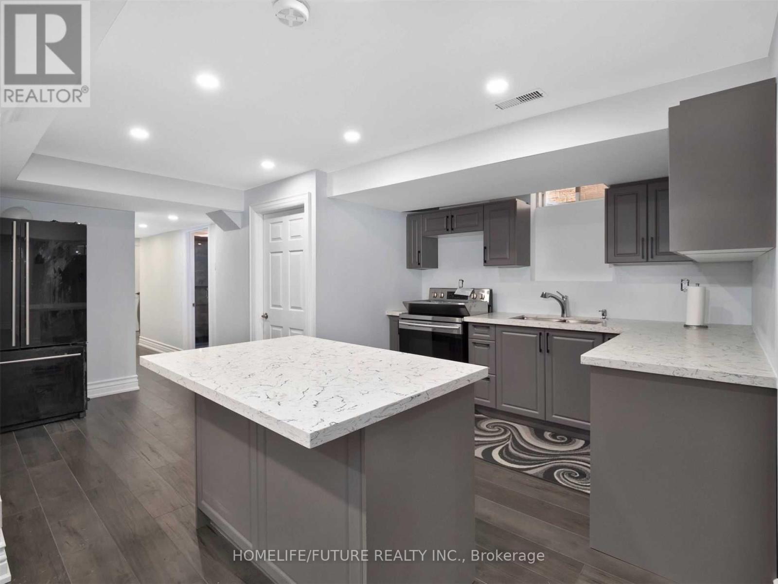 33 Retreat Boulevard, Vaughan, Ontario  L4H 0C1 - Photo 6 - N12250361
