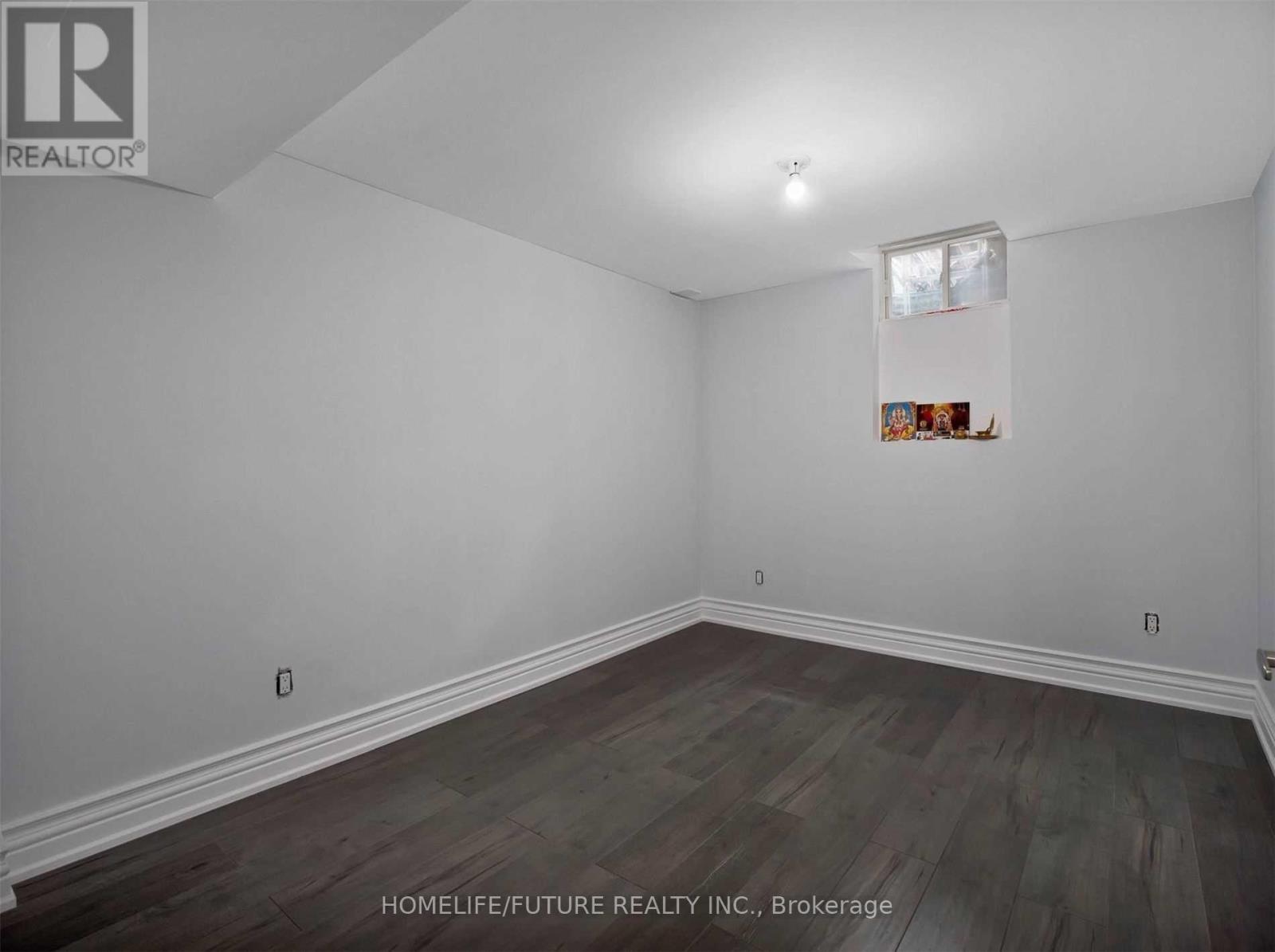 33 Retreat Boulevard, Vaughan, Ontario  L4H 0C1 - Photo 9 - N12250361