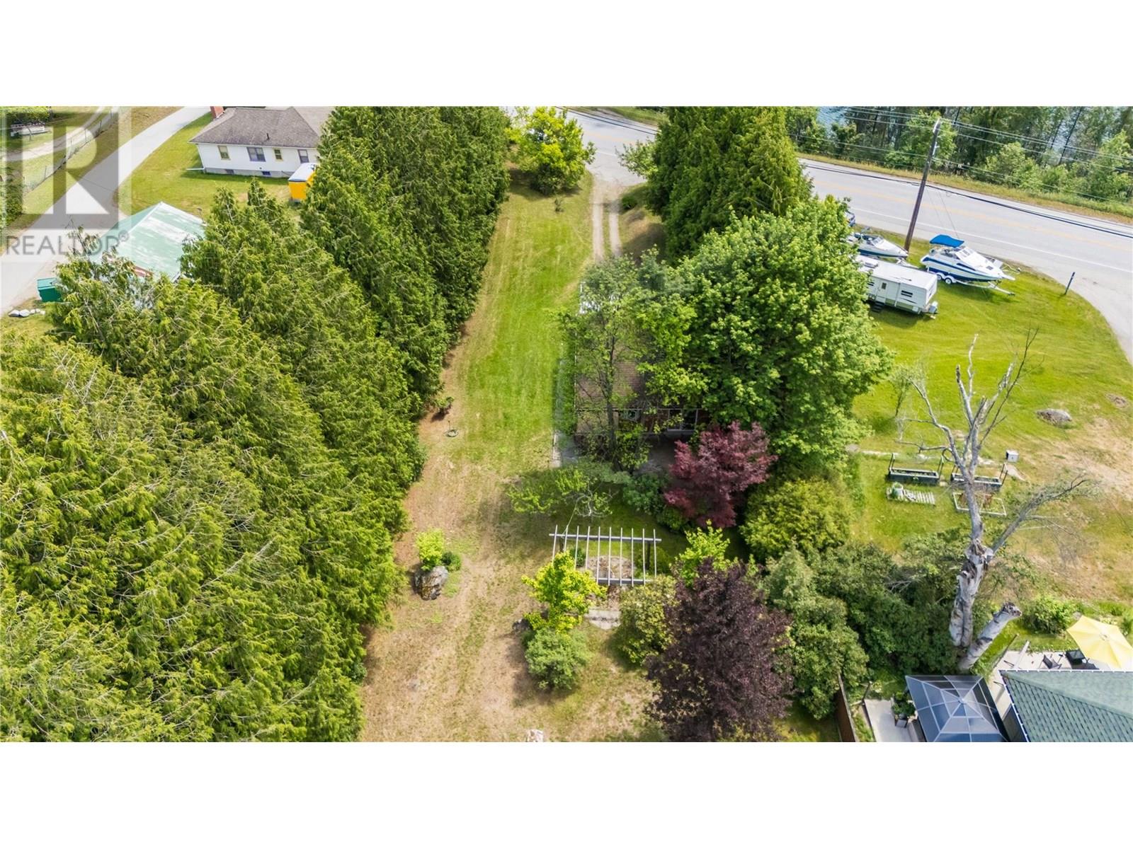 3253 Broadwater Road, Castlegar, British Columbia  V0G 1X0 - Photo 10 - 10353716
