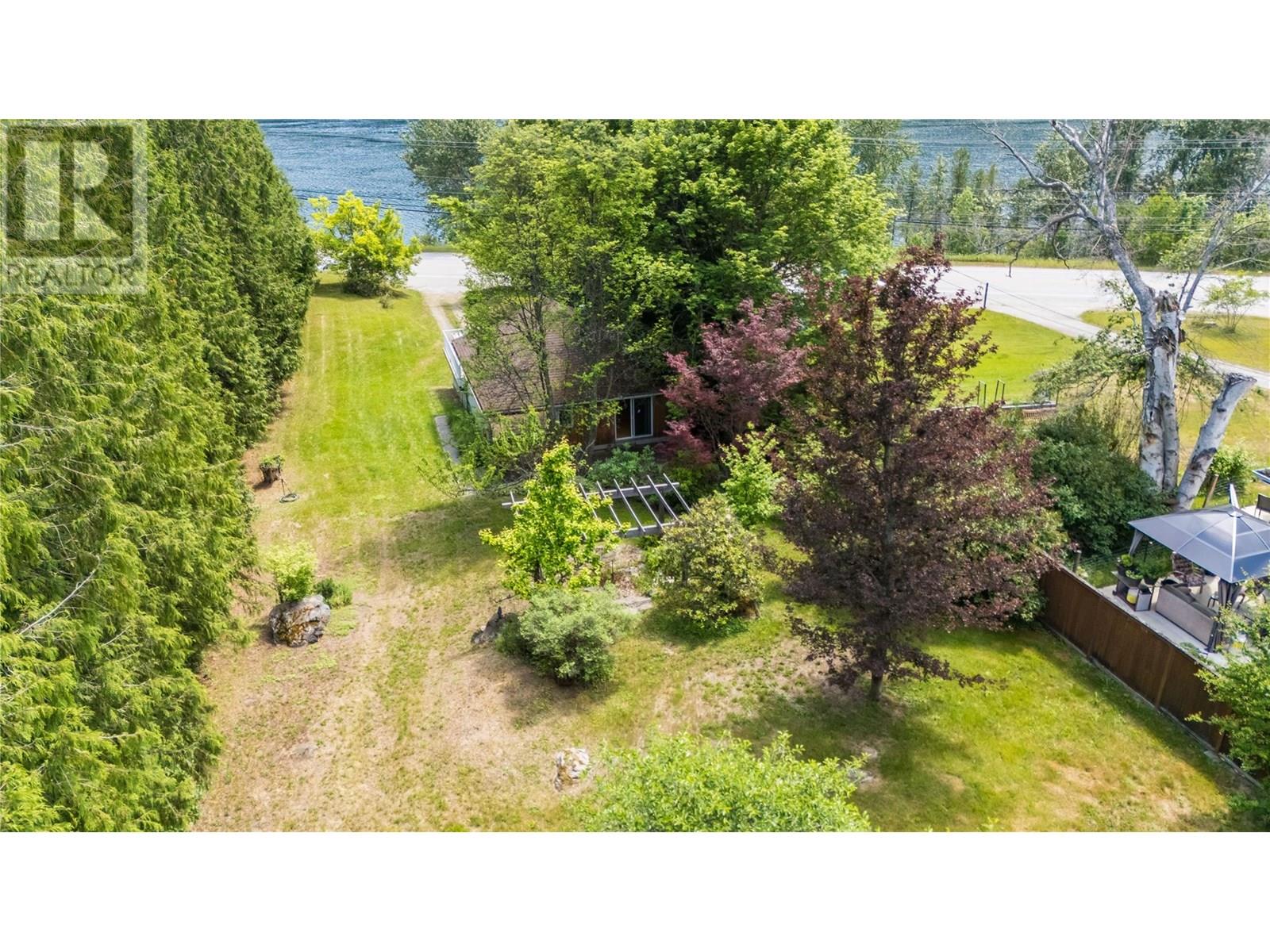 3253 Broadwater Road, Castlegar, British Columbia  V0G 1X0 - Photo 11 - 10353716