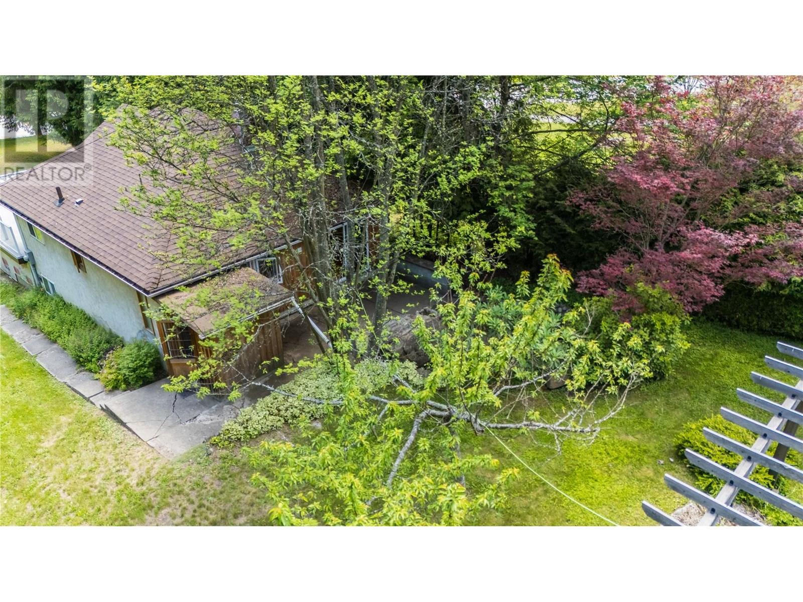 3253 Broadwater Road, Castlegar, British Columbia  V0G 1X0 - Photo 12 - 10353716