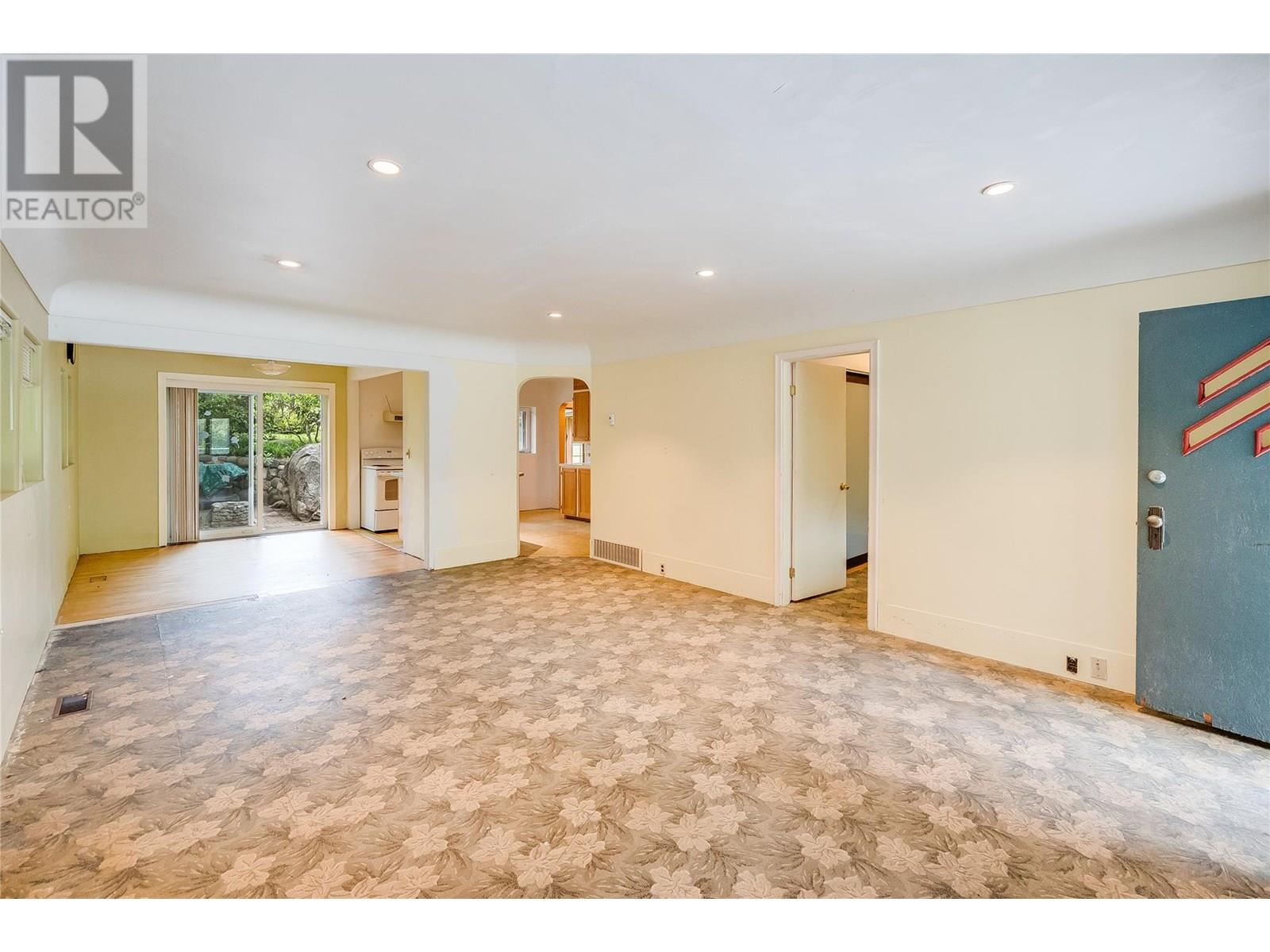 3253 Broadwater Road, Castlegar, British Columbia  V0G 1X0 - Photo 14 - 10353716