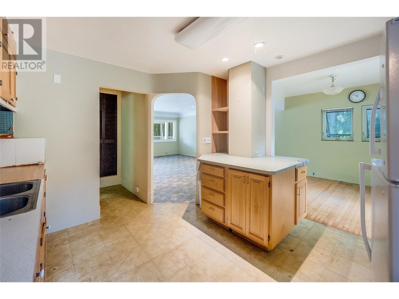 3253 Broadwater Road, Castlegar, British Columbia  V0G 1X0 - Photo 20 - 10353716