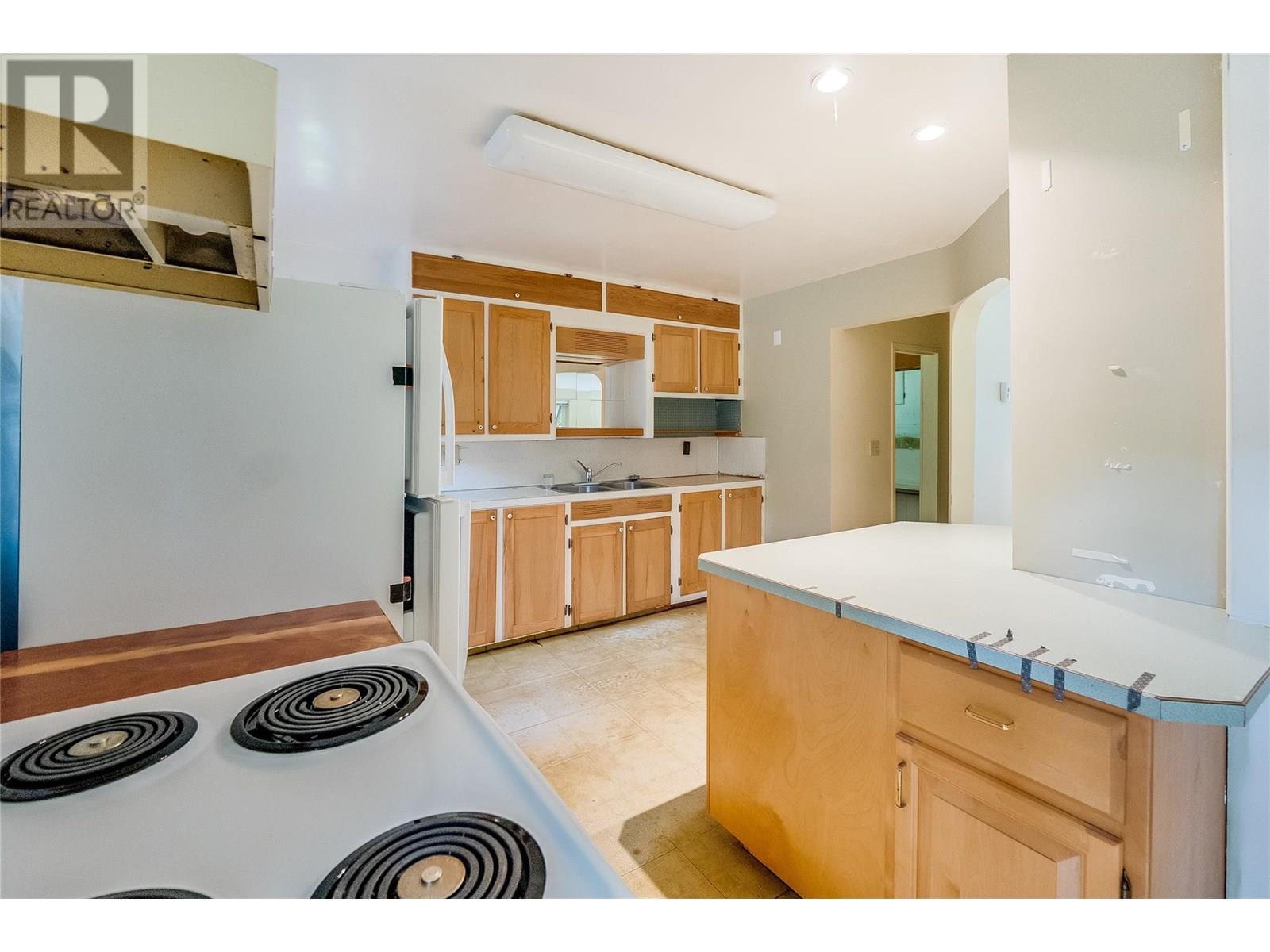 3253 Broadwater Road, Castlegar, British Columbia  V0G 1X0 - Photo 21 - 10353716