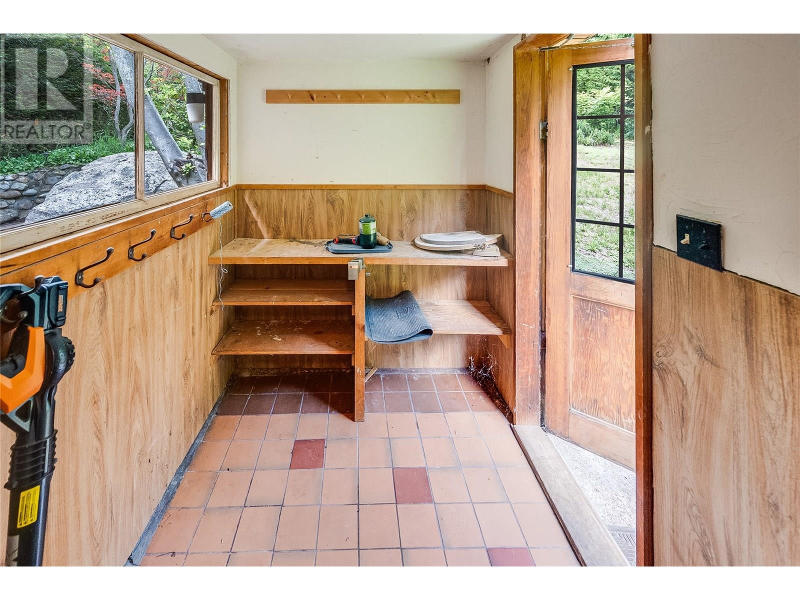 3253 Broadwater Road, Castlegar, British Columbia  V0G 1X0 - Photo 25 - 10353716