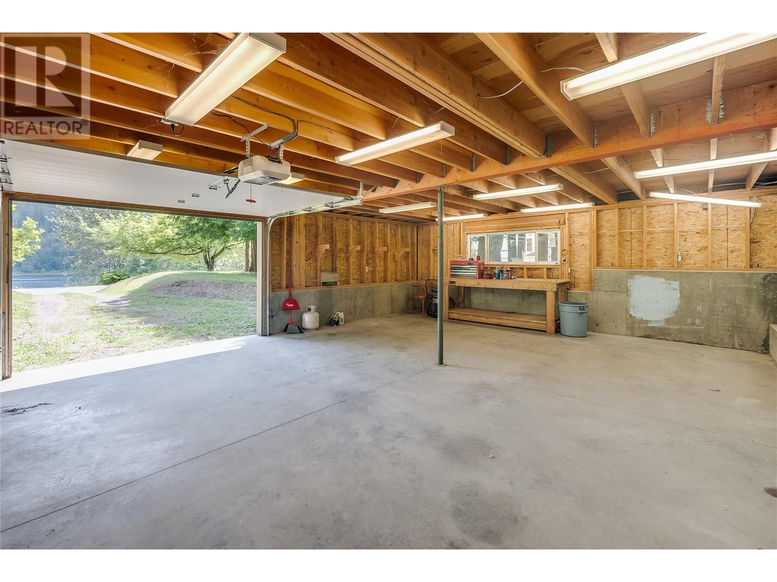 3253 Broadwater Road, Castlegar, British Columbia  V0G 1X0 - Photo 34 - 10353716