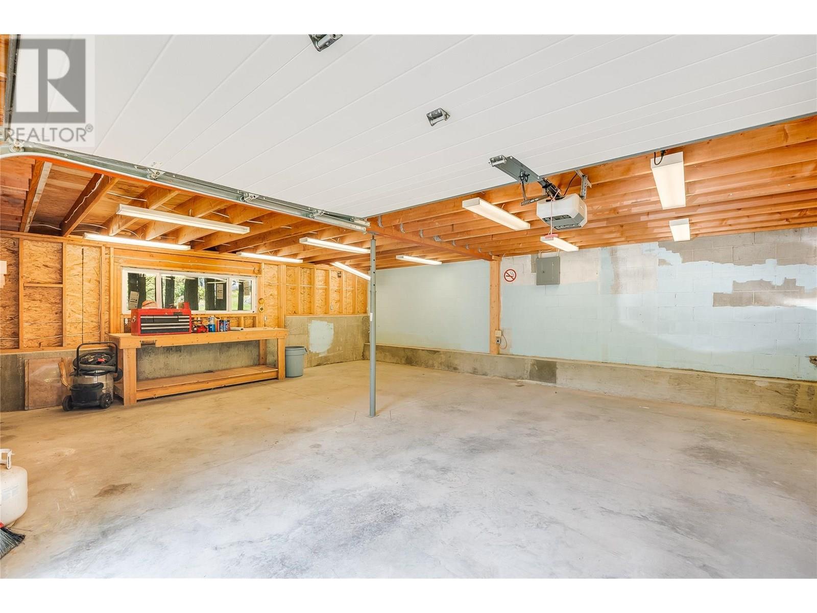 3253 Broadwater Road, Castlegar, British Columbia  V0G 1X0 - Photo 35 - 10353716