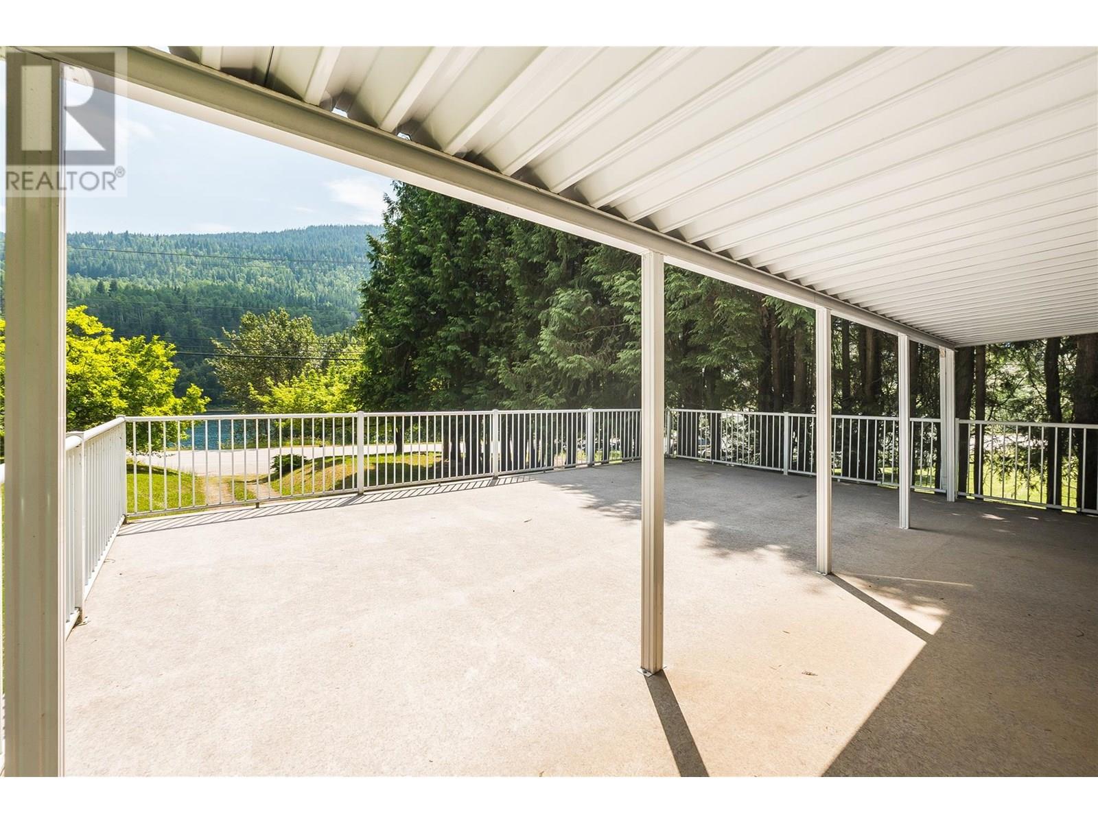3253 Broadwater Road, Castlegar, British Columbia  V0G 1X0 - Photo 37 - 10353716