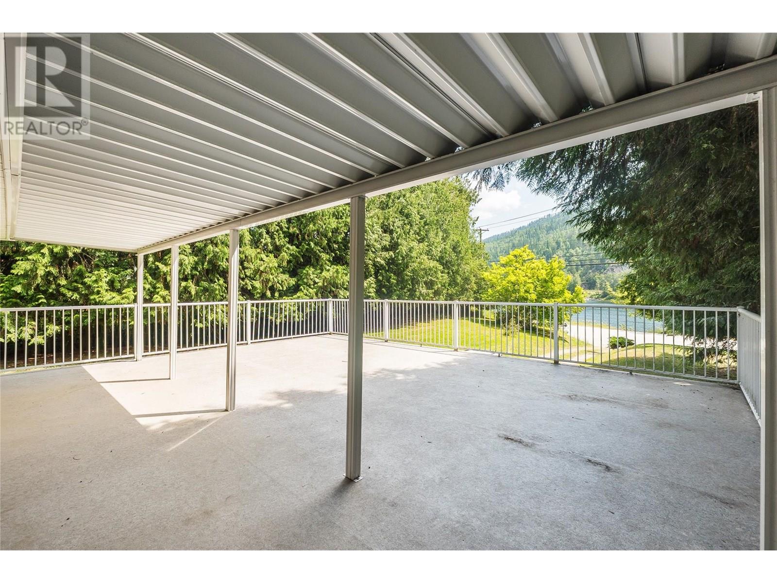 3253 Broadwater Road, Castlegar, British Columbia  V0G 1X0 - Photo 38 - 10353716