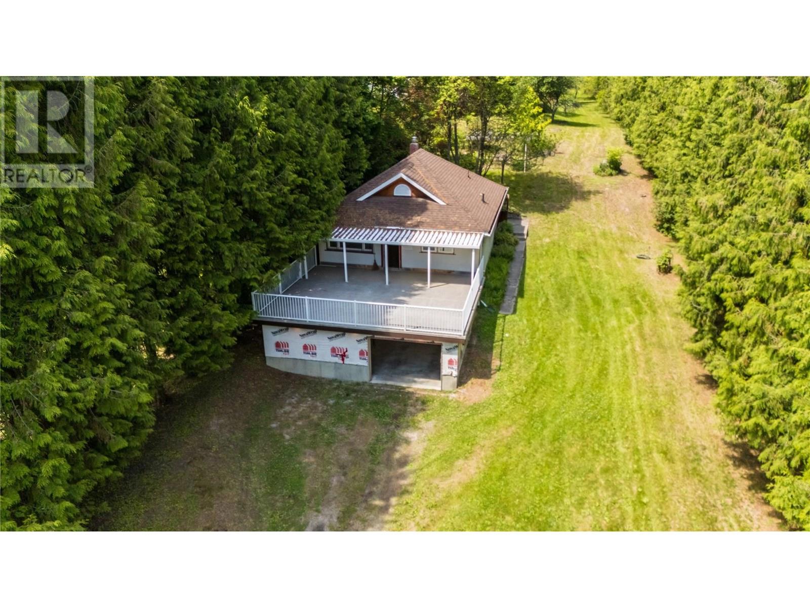 3253 Broadwater Road, Castlegar, British Columbia  V0G 1X0 - Photo 4 - 10353716