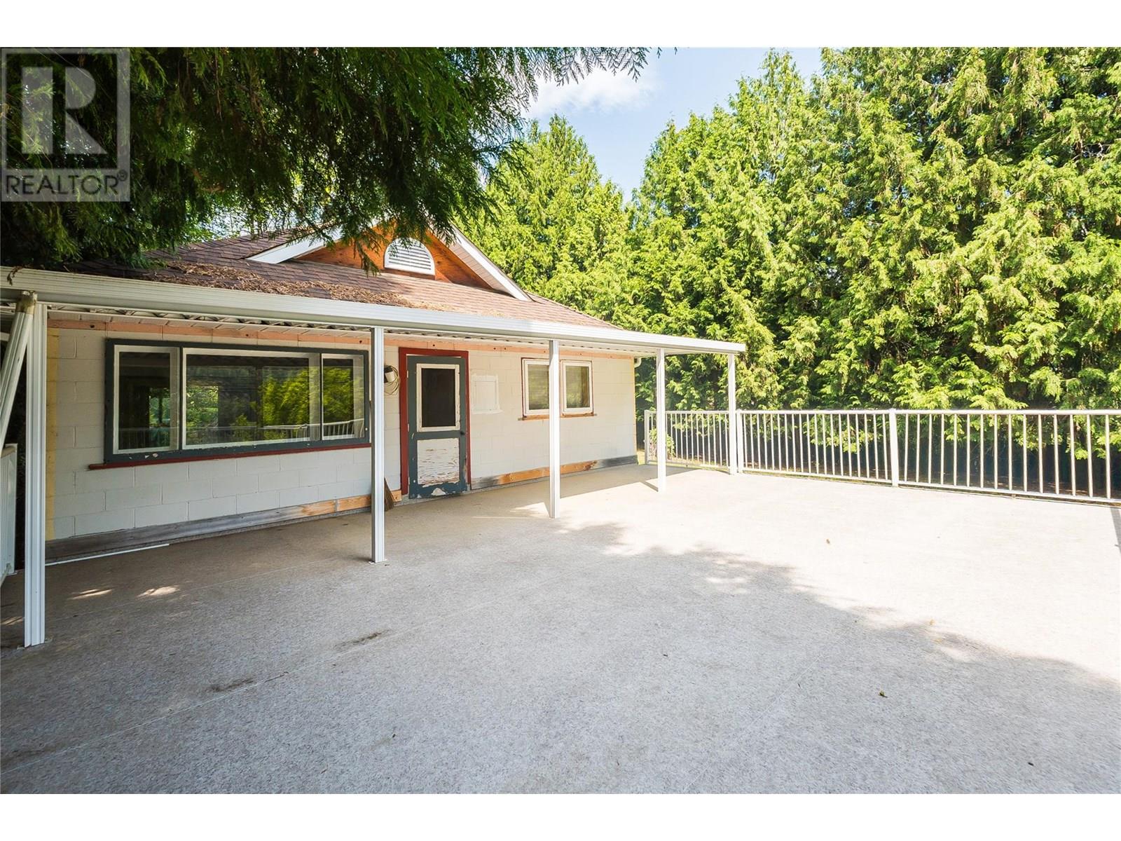 3253 Broadwater Road, Castlegar, British Columbia  V0G 1X0 - Photo 42 - 10353716