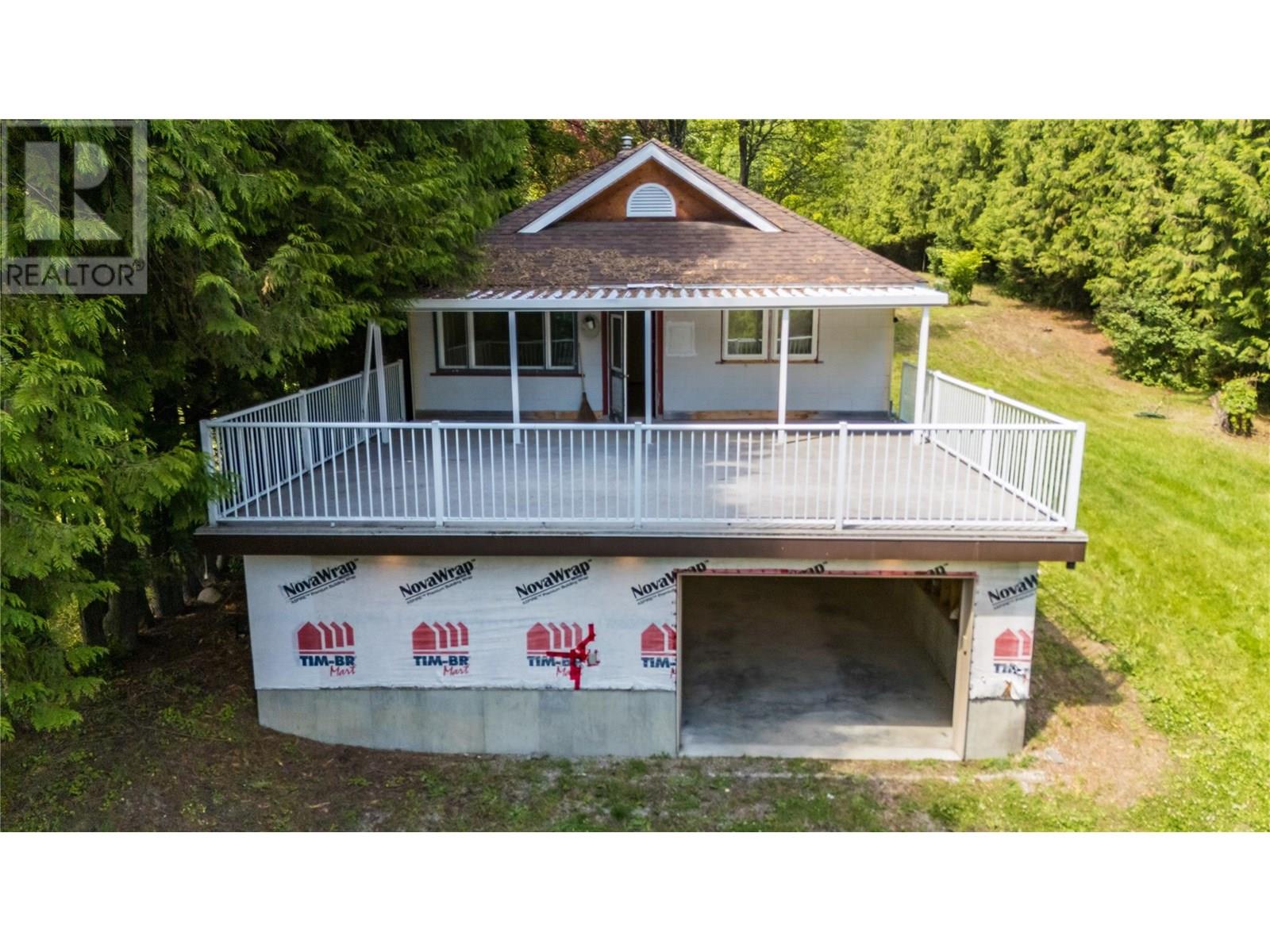 3253 Broadwater Road, Castlegar, British Columbia  V0G 1X0 - Photo 5 - 10353716