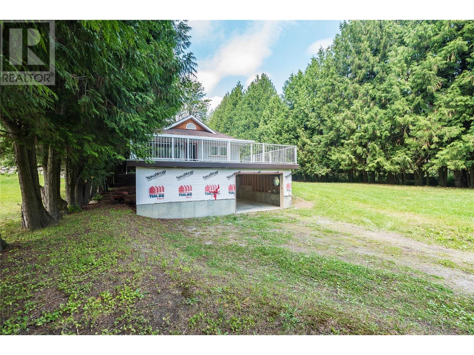 3253 Broadwater Road, Castlegar, British Columbia  V0G 1X0 - Photo 55 - 10353716