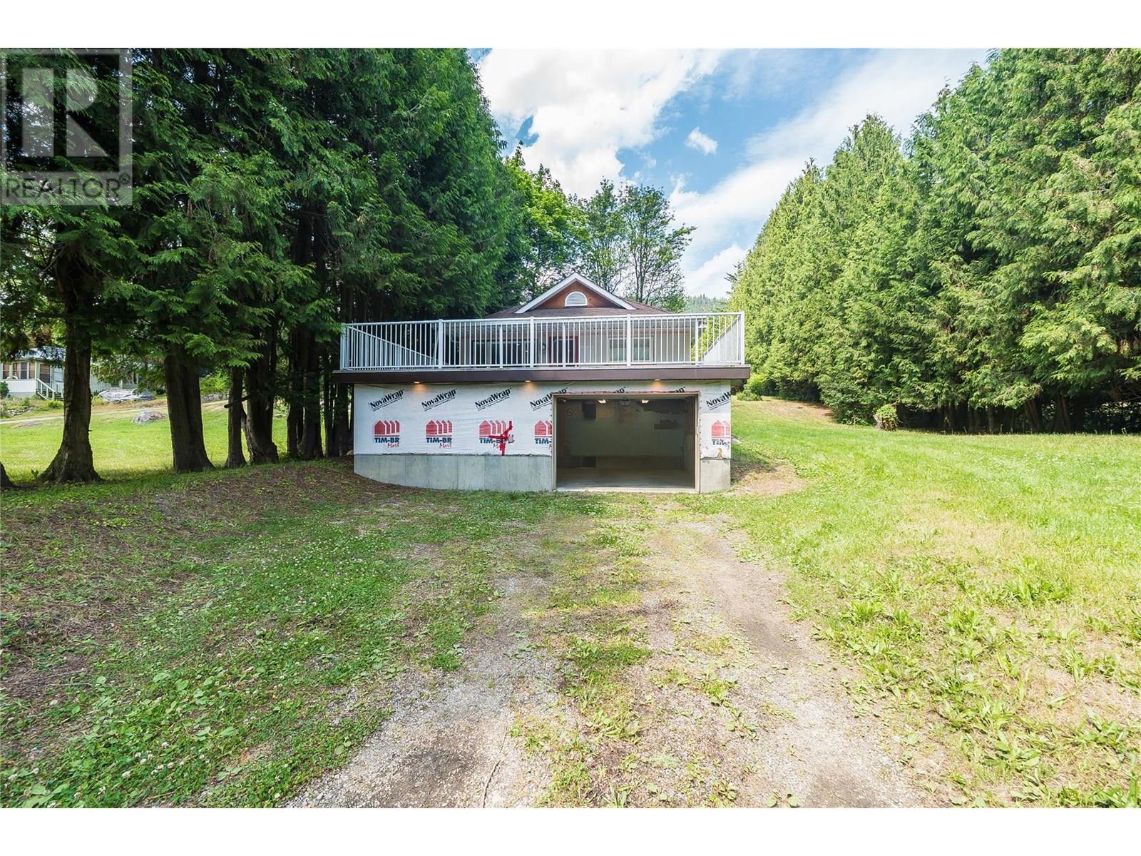 3253 Broadwater Road, Castlegar, British Columbia  V0G 1X0 - Photo 57 - 10353716