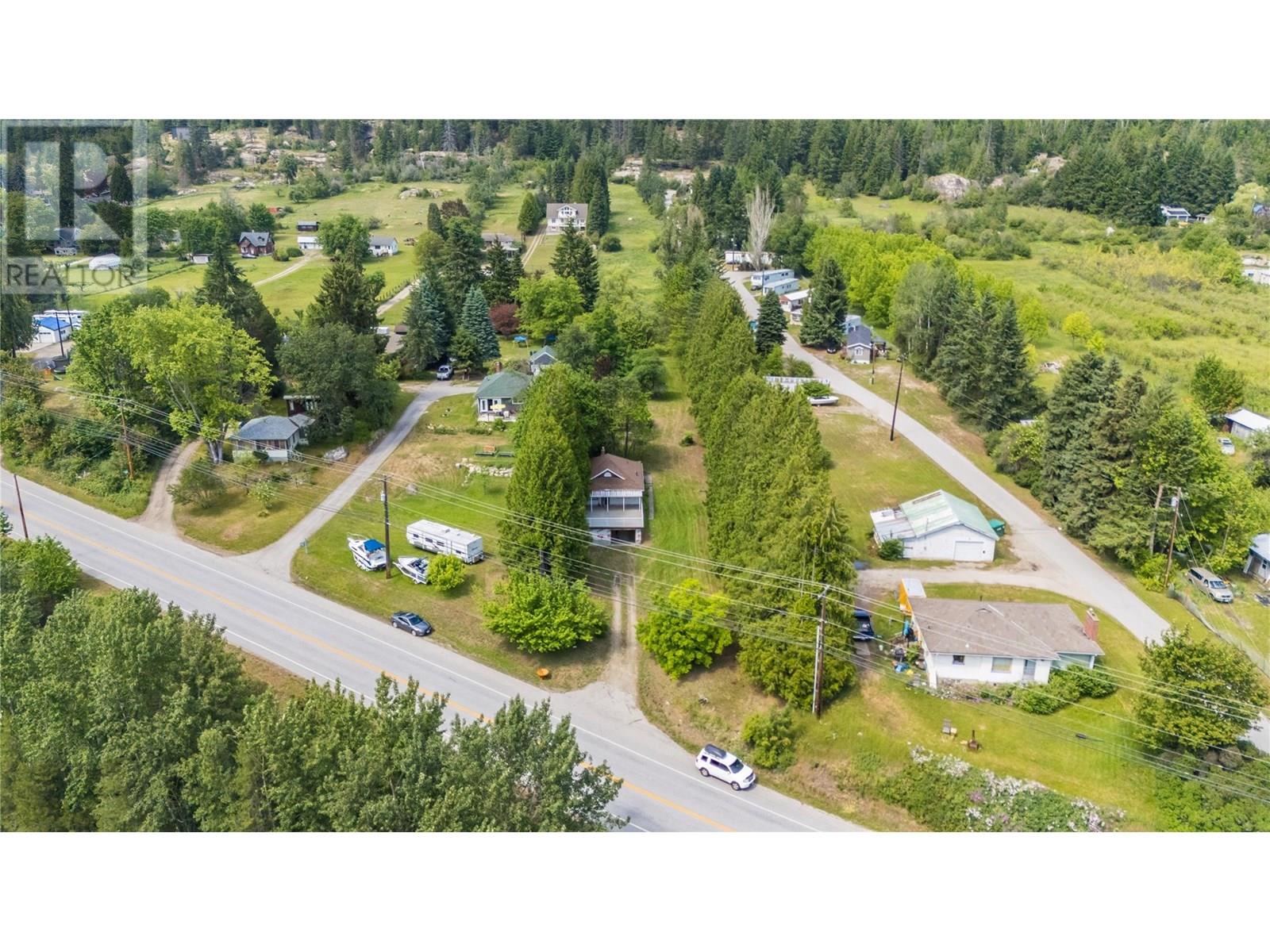 3253 Broadwater Road, Castlegar, British Columbia  V0G 1X0 - Photo 6 - 10353716