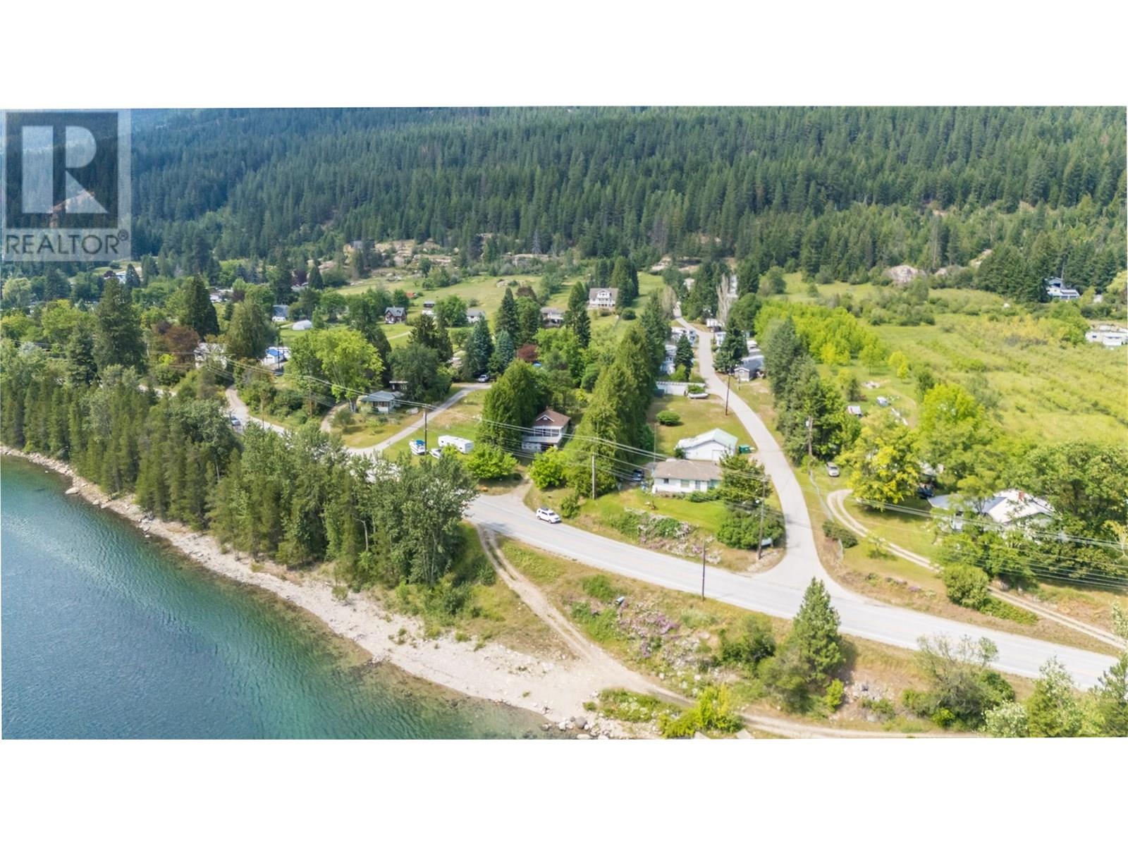3253 Broadwater Road, Castlegar, British Columbia  V0G 1X0 - Photo 8 - 10353716