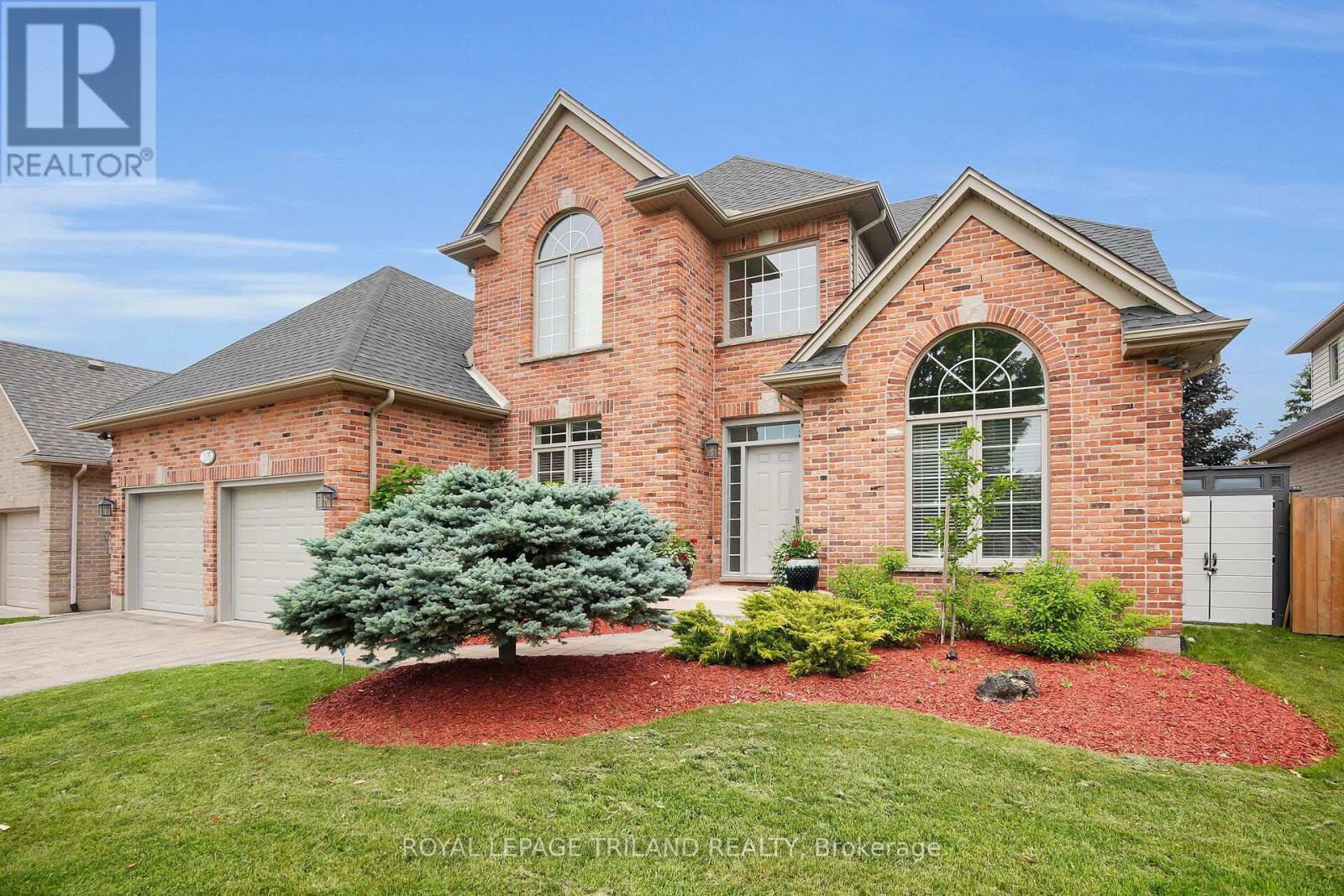 Property at 205 EAST RIVERTRACE WALK image 4