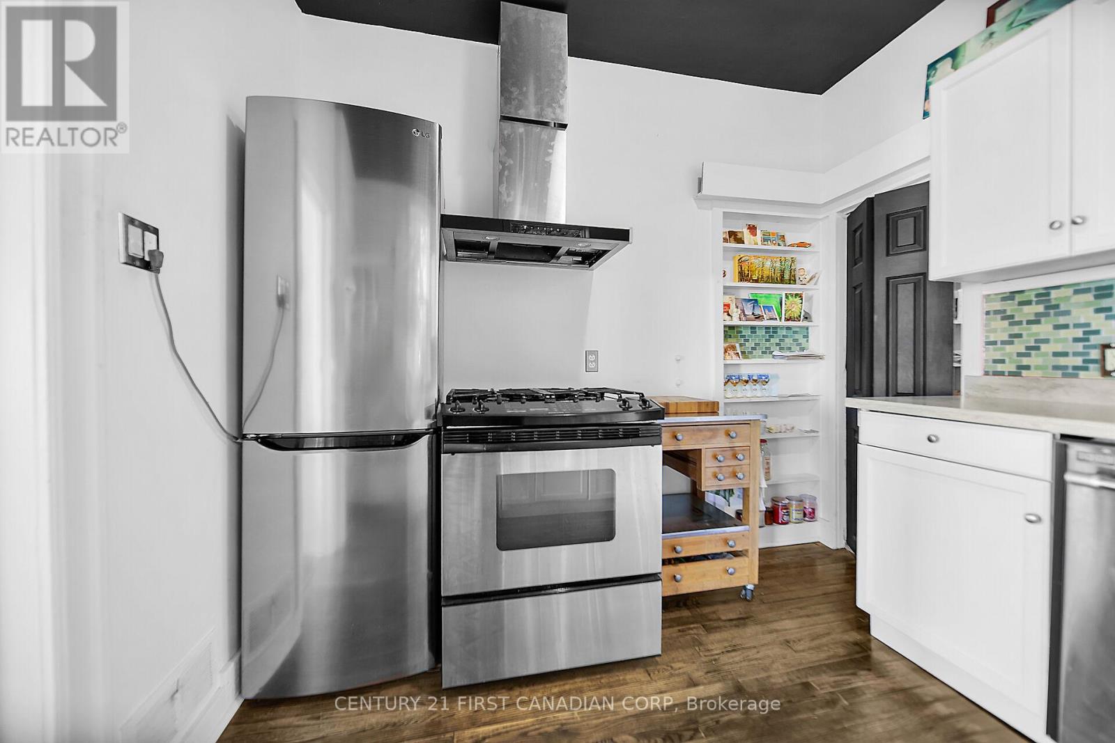 147 Harrison Place, Central Elgin (Port Stanley), Ontario  N5L 1A1 - Photo 18 - X12250433