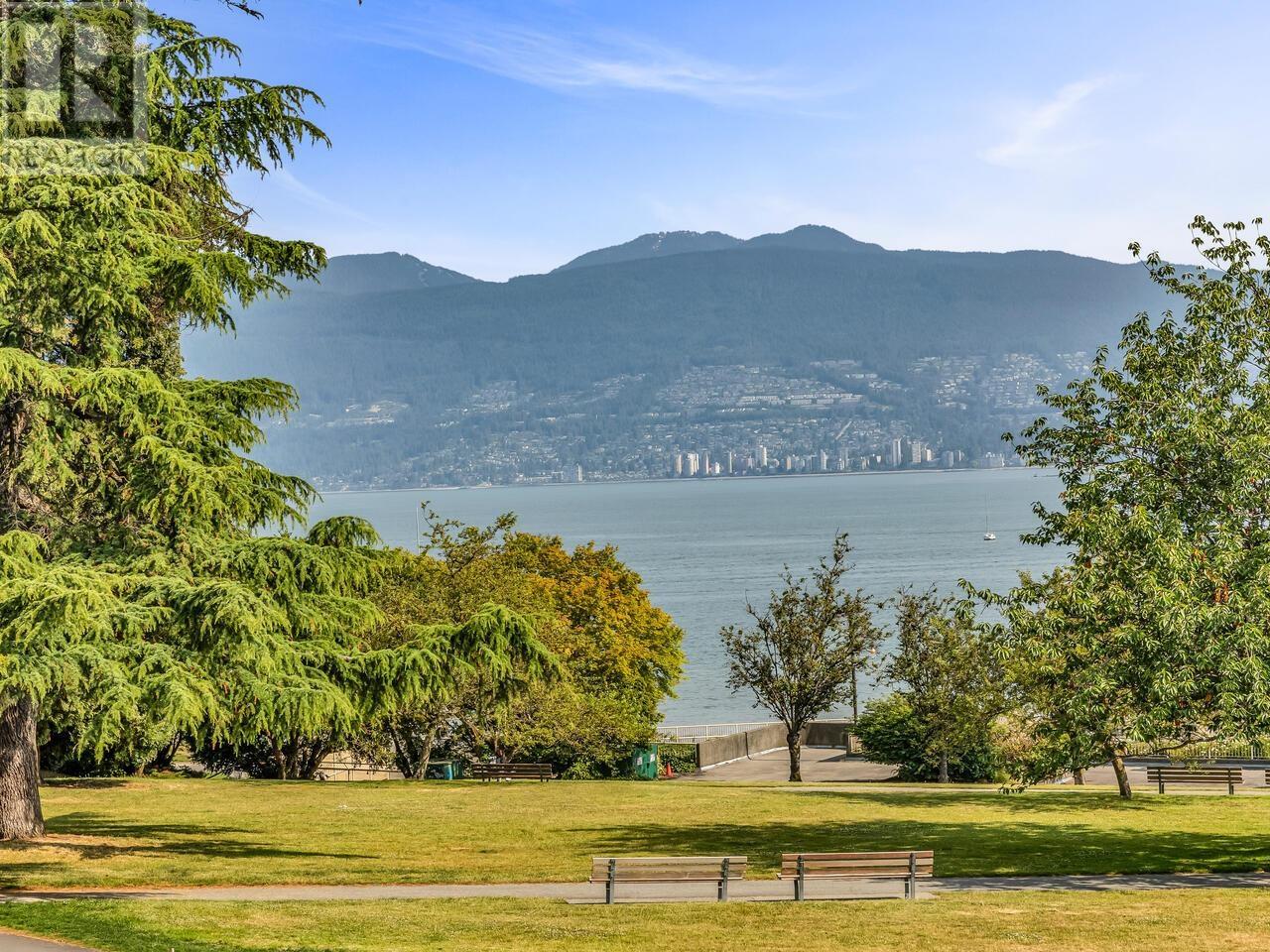 201 2368 CORNWALL AVENUE, vancouver, British Columbia V6K1B7