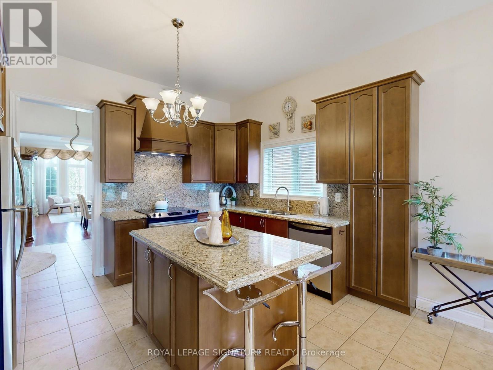 15 Concorde Drive, Brampton (Vales Of Castlemore North), Ontario  L6P 1V3 - Photo 14 - W12250186