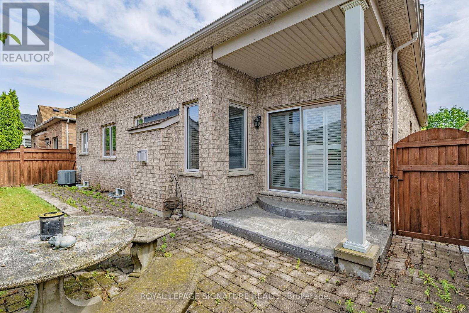 15 Concorde Drive, Brampton (Vales Of Castlemore North), Ontario  L6P 1V3 - Photo 32 - W12250186