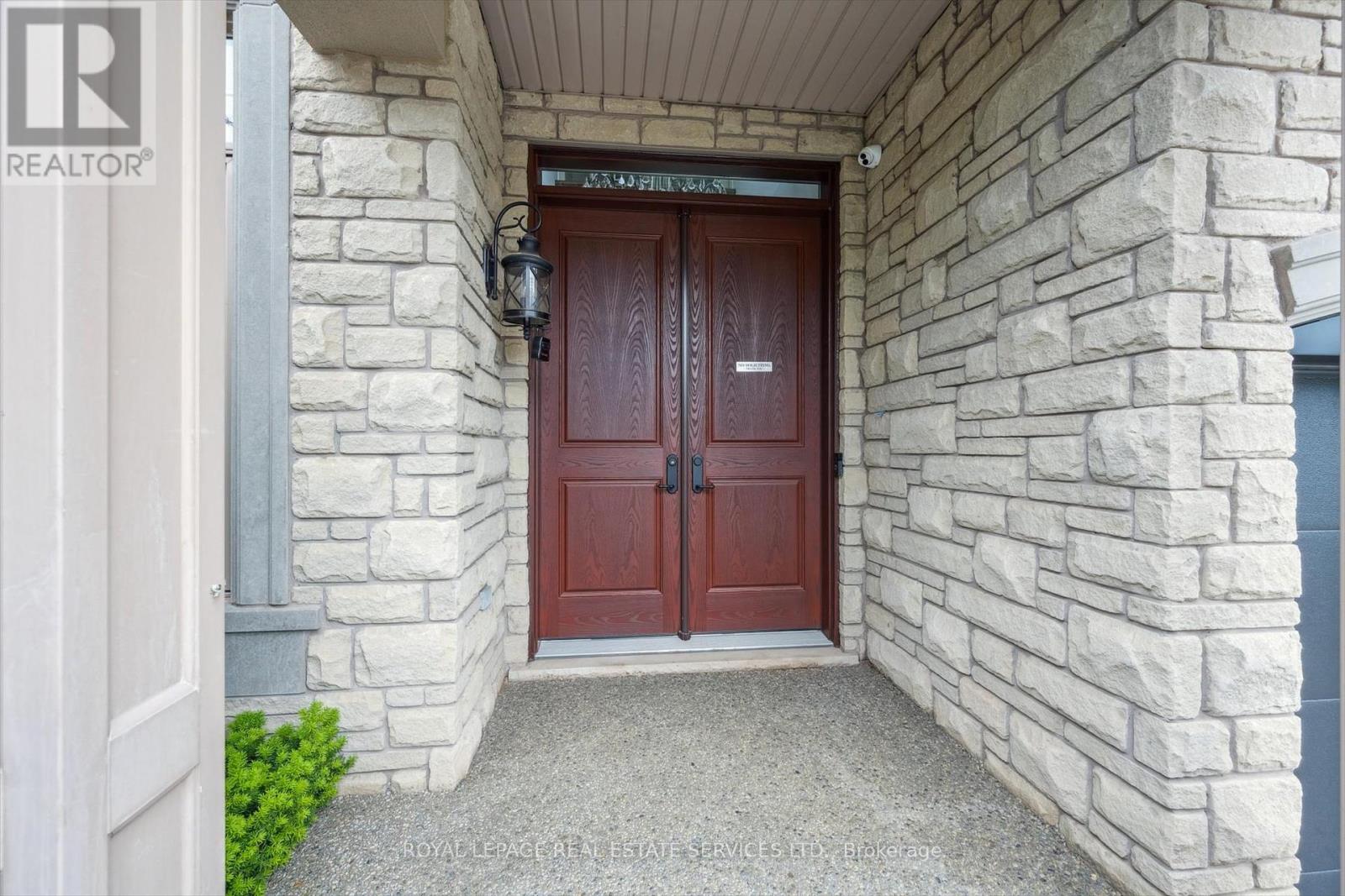 Property at 3168 SADDLEWORTH CRESCENT image 3