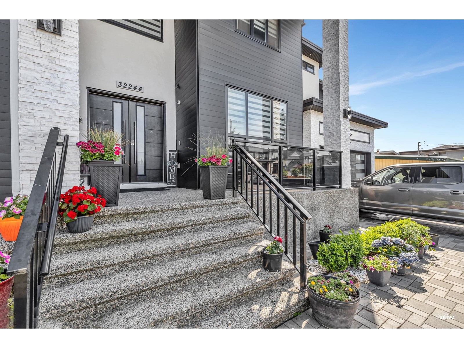 Property at 32244 PINEVIEW AVENUE image 4