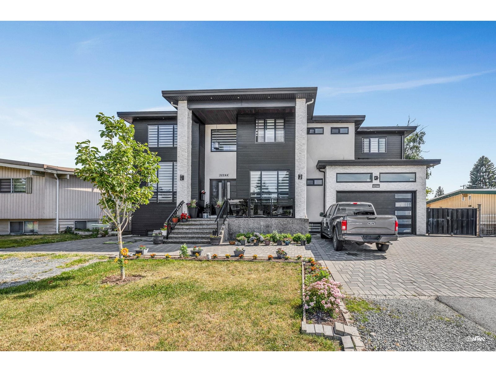 Property at 32244 PINEVIEW AVENUE image 2