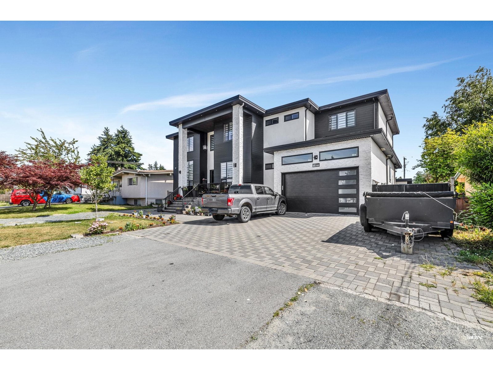 Property at 32244 PINEVIEW AVENUE image 3
