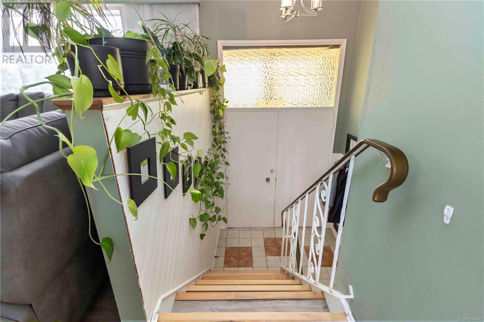 Property at 10287 Godfrey Pl image 4