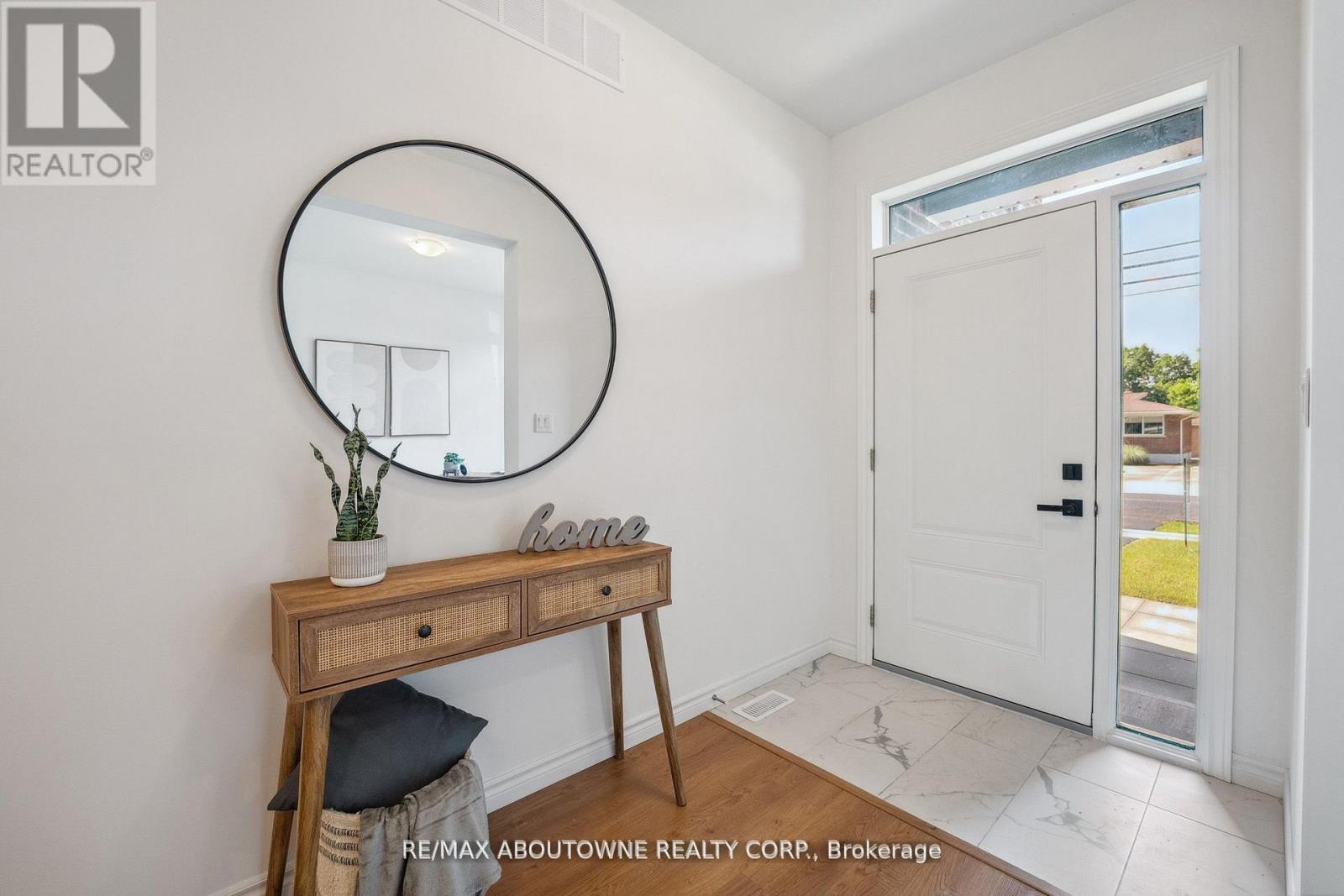 5683 Churchs Lane, Niagara Falls, Ontario  L2J 1Y8 - Photo 4 - X12249965