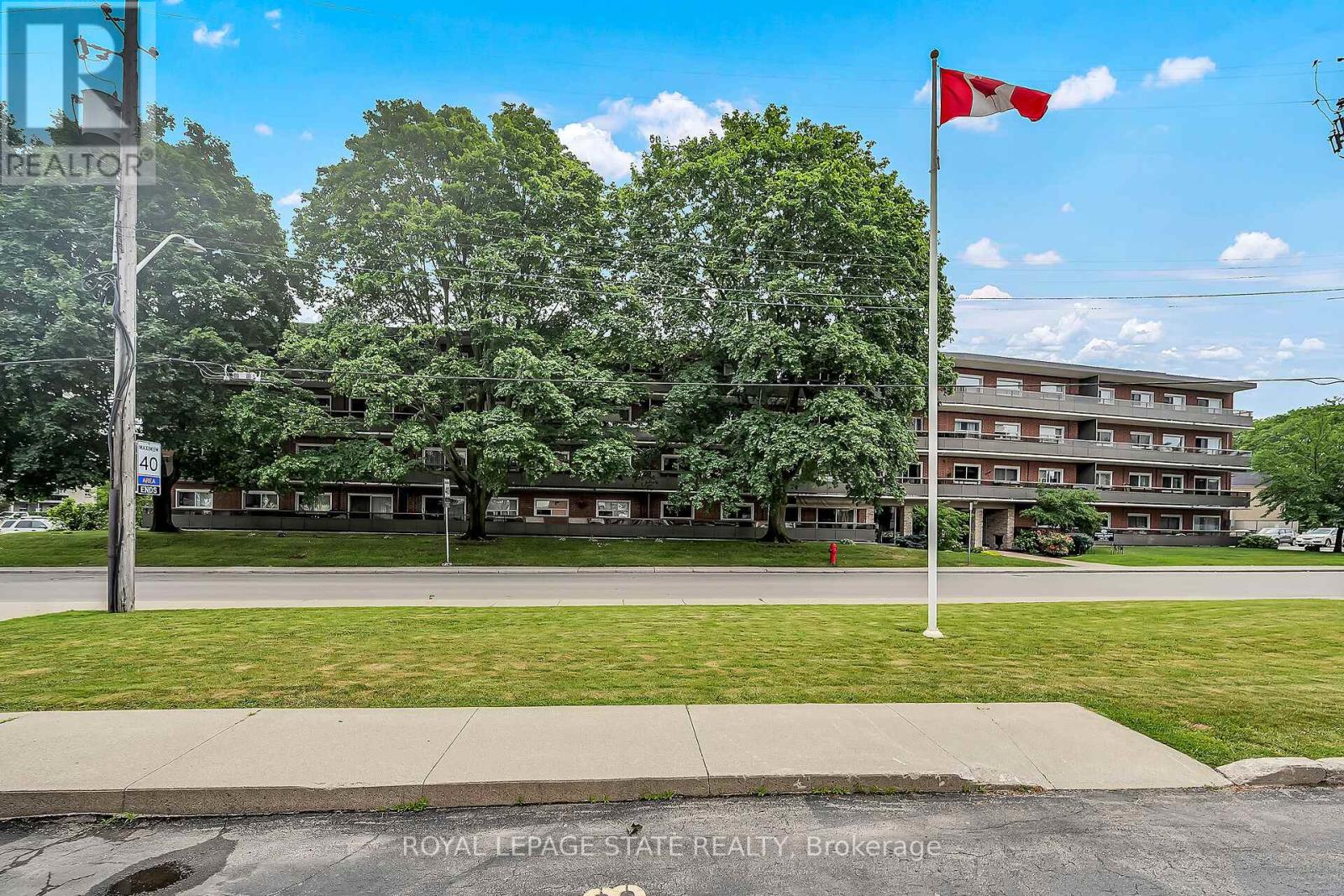 Property at 208 - 11 WOODMAN DRIVE S image 3