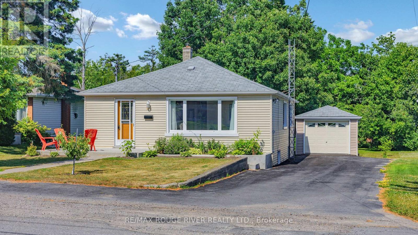 Property at 162 QUEEN STREET image 1