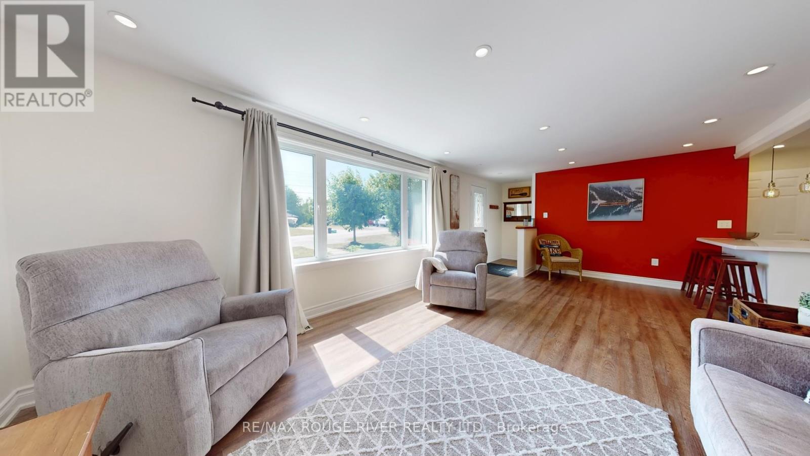 Property at 162 QUEEN STREET image 4