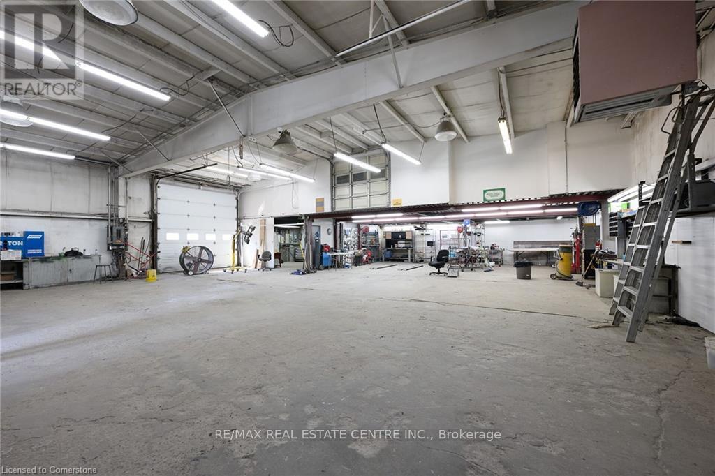 347 Hatt Street W, Hamilton, Ontario  L9H 2J2 - Photo 12 - X12250117