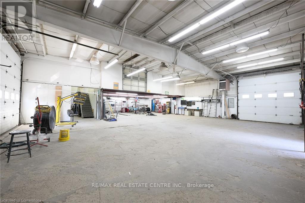 347 Hatt Street W, Hamilton, Ontario  L9H 2J2 - Photo 13 - X12250117