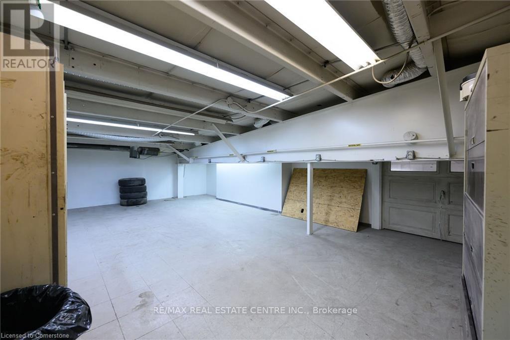 347 Hatt Street W, Hamilton, Ontario  L9H 2J2 - Photo 21 - X12250117