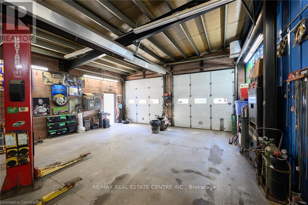347 Hatt Street W, Hamilton, Ontario  L9H 2J2 - Photo 30 - X12250117